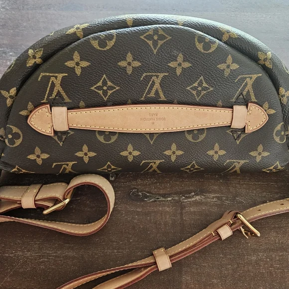 SOLD Louis Vuitton Monogram Bumbag - Picture 10 of 16